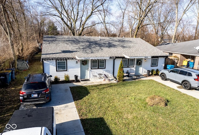 single story home featuring a front yard