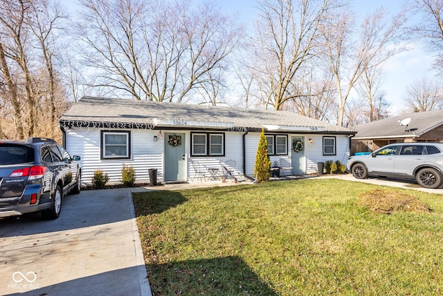 single story home with a front lawn