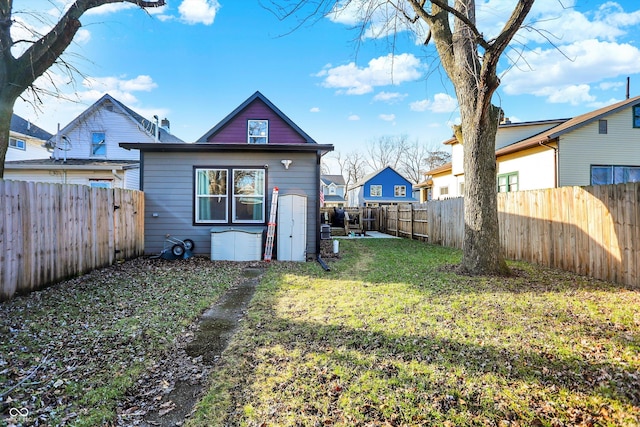 back of house featuring a lawn