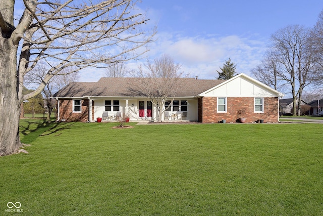 ranch-style home with a front lawn and covered porch