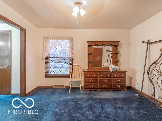 unfurnished room with carpet and ceiling fan