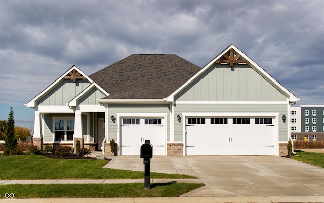 craftsman house featuring a front yard and a garage