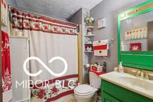 bathroom featuring a shower with curtain, vanity, and toilet