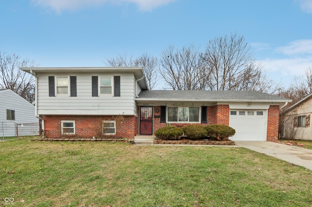 tri-level home featuring a front lawn