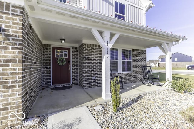 entrance to property featuring covered porch