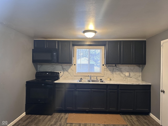 kitchen with sink, tasteful backsplash, dark wood-type flooring, and black appliances