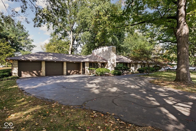 single story home featuring a garage