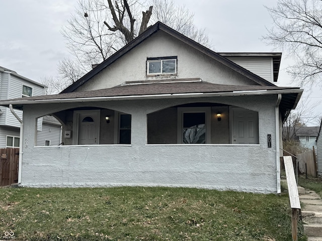 view of front facade with a front lawn