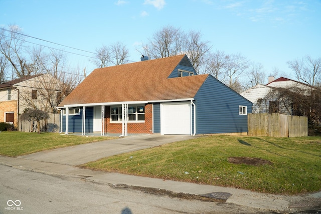 cape cod-style house featuring a front lawn