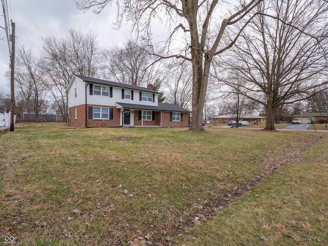 view of front of property featuring a front yard