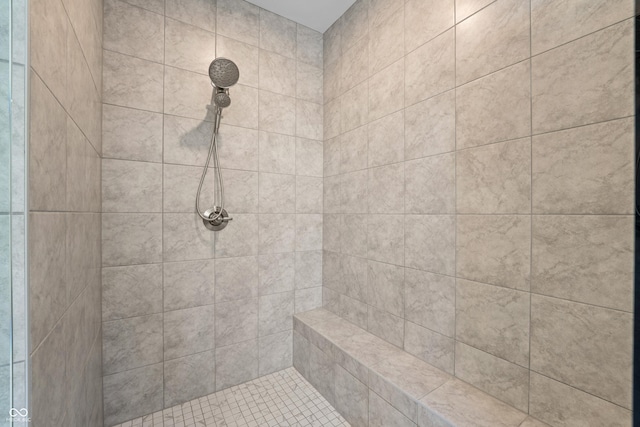 bathroom featuring a tile shower