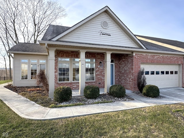 view of front facade featuring a garage