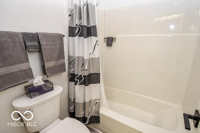 bathroom with toilet and shower / tub combo with curtain