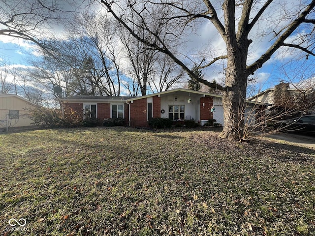 view of front of home featuring a garage and a front lawn