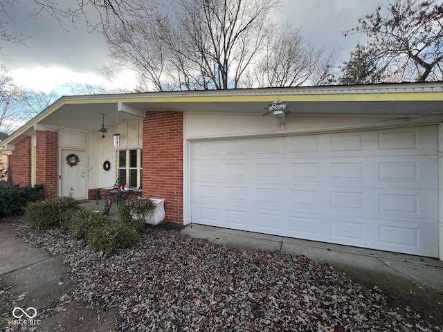 view of front facade featuring a garage