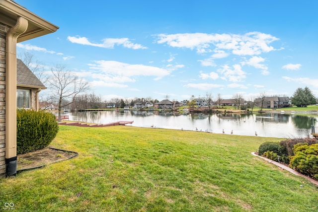 view of yard featuring a water view