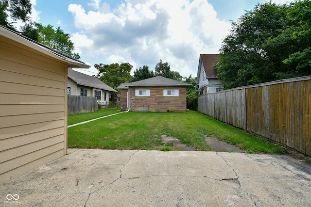 view of yard featuring a patio