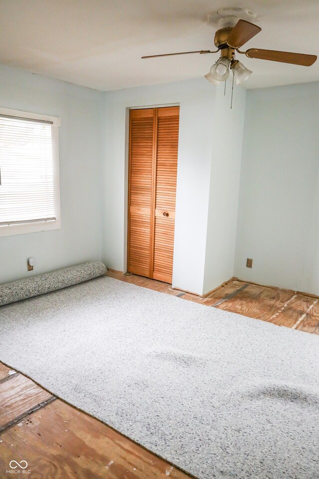 unfurnished bedroom featuring a closet and ceiling fan