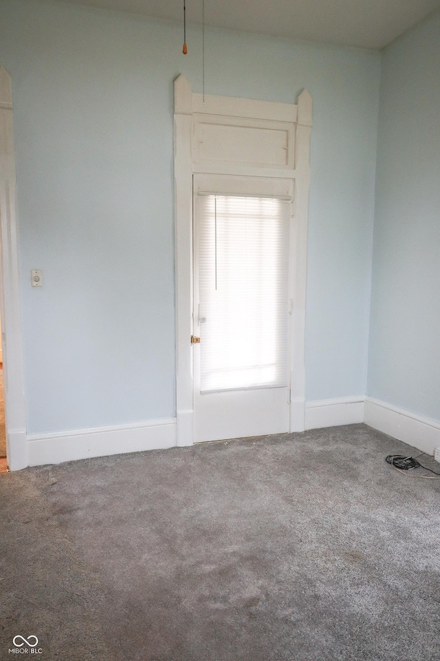 unfurnished room featuring carpet