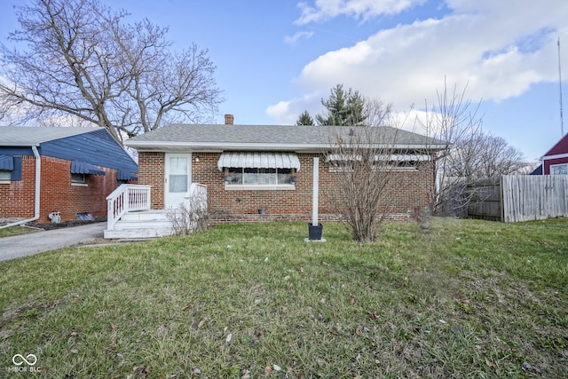 single story home featuring a front yard