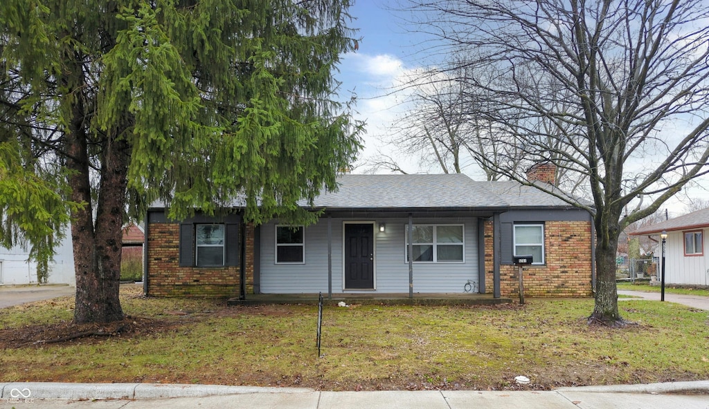 view of front of house featuring a porch and a front yard