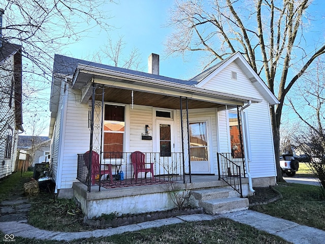 view of front of property featuring covered porch