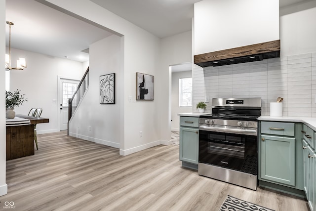 kitchen featuring decorative backsplash, decorative light fixtures, an inviting chandelier, light hardwood / wood-style flooring, and stainless steel stove