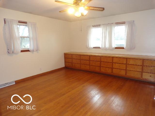 empty room with light hardwood / wood-style flooring and ceiling fan