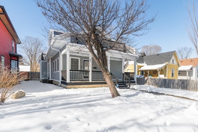 view of front of property featuring covered porch