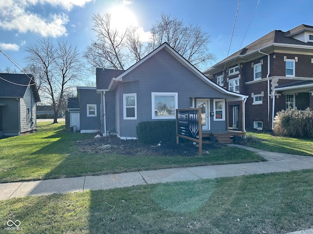 view of front of property with a front yard