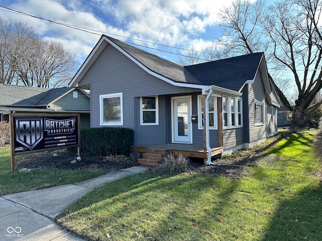 view of front of home with a front lawn