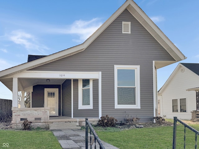 view of front facade with covered porch and a front lawn