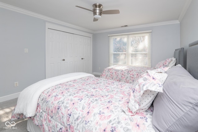 carpeted bedroom with a closet, ceiling fan, and ornamental molding