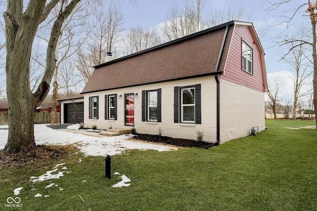 view of front of property featuring a garage and a front lawn