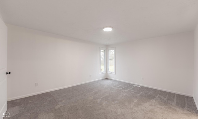 unfurnished room with carpet flooring