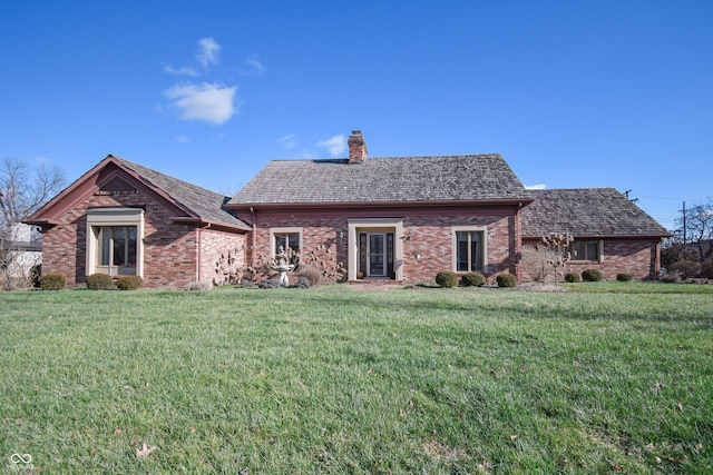 back of house featuring a yard