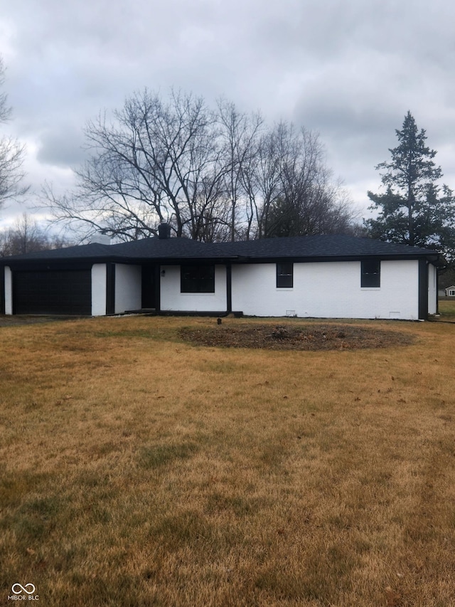 view of front of house featuring a front yard