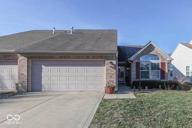 view of front of property featuring a front yard and a garage