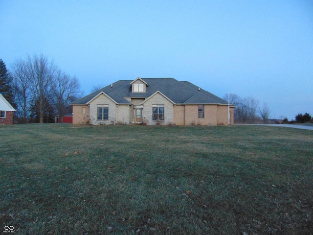 view of front of house featuring a front yard