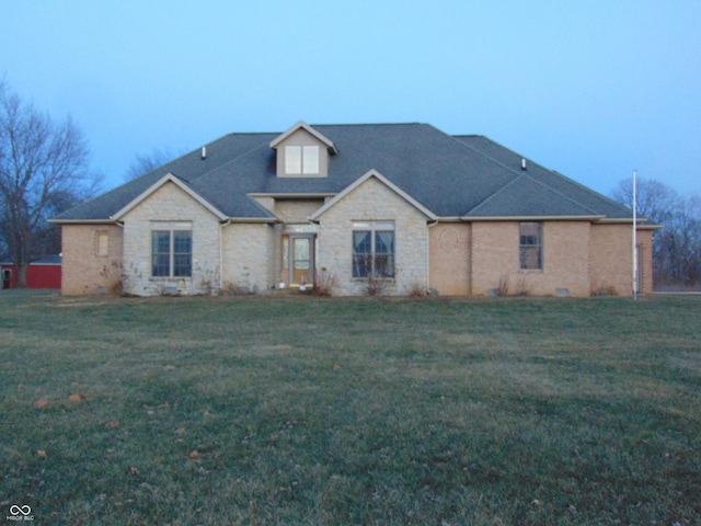 view of front of property with a front yard