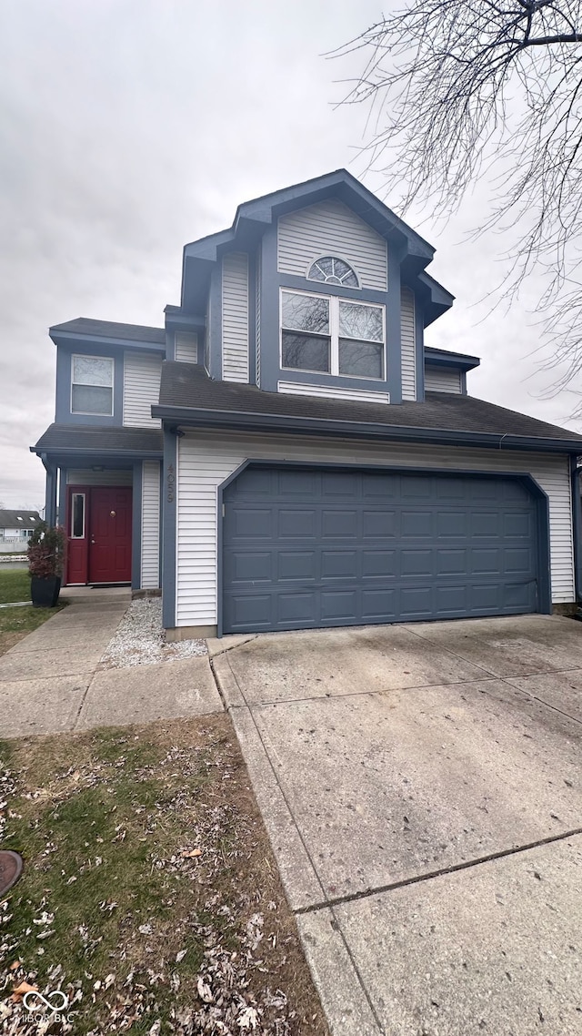 view of front property featuring a garage