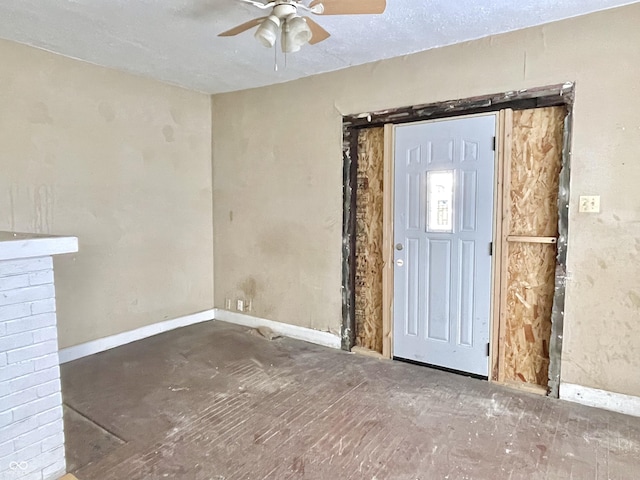 empty room featuring ceiling fan