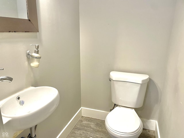 bathroom featuring sink and toilet