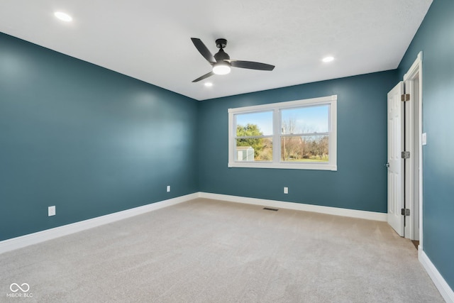 carpeted empty room featuring ceiling fan