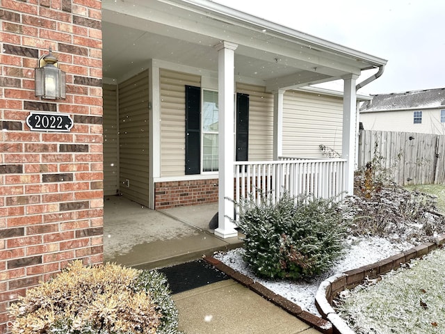 property entrance featuring a porch