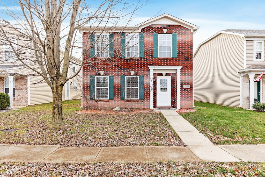 view of front of home with a front lawn