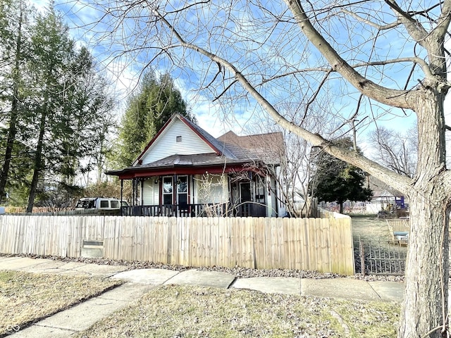 view of front of property