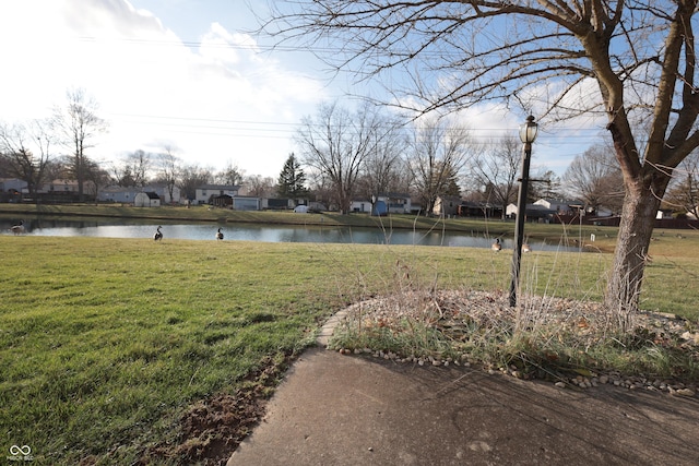 view of yard featuring a water view