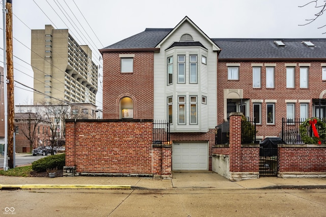 view of front facade featuring a garage