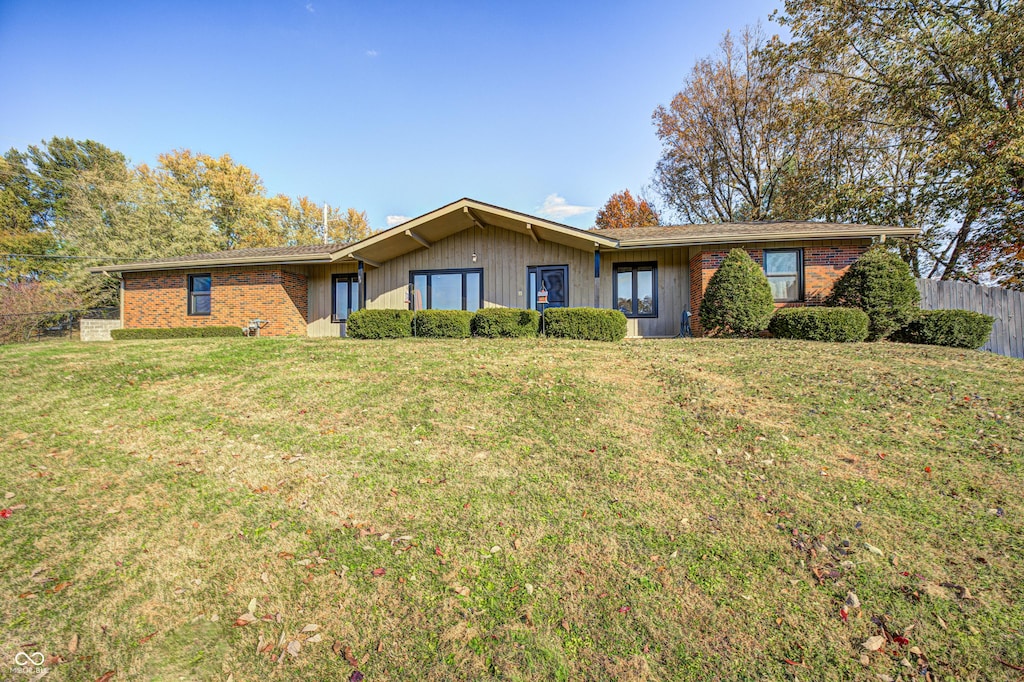 ranch-style home with a front lawn